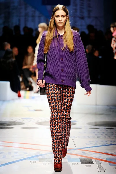 Look 28